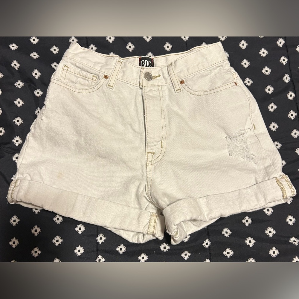 BDG Cream Mom High Rise Jean Shorts- size 25